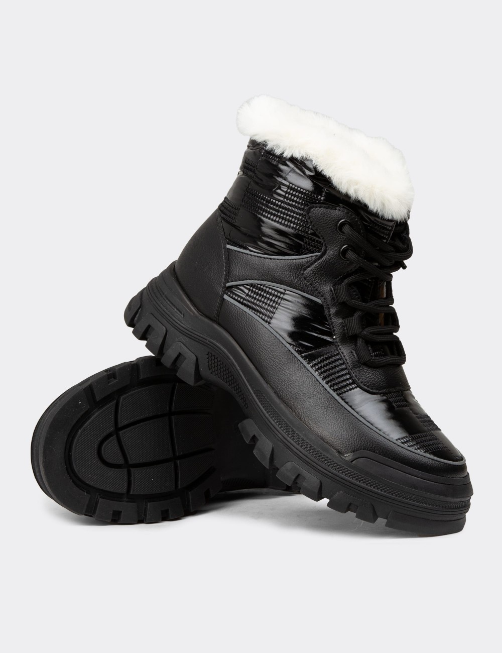 Women's Black Boots - E8073ZSYHC01