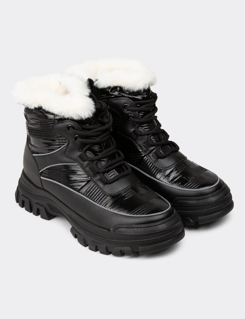 Women's Black Boots - E8073ZSYHC01