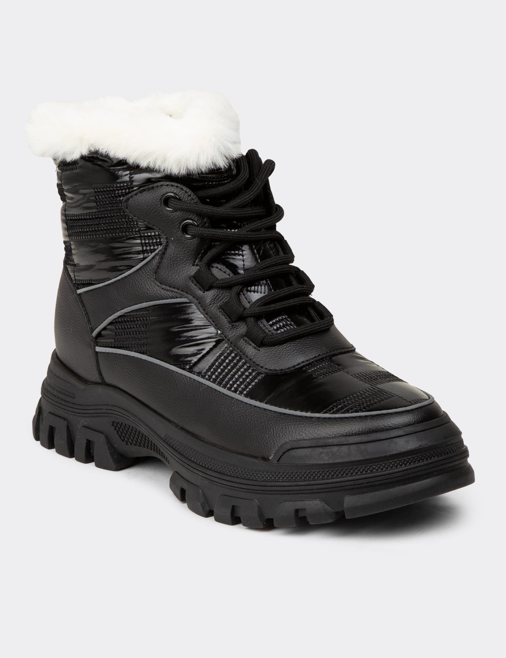 Women's Black Boots - E8073ZSYHC01