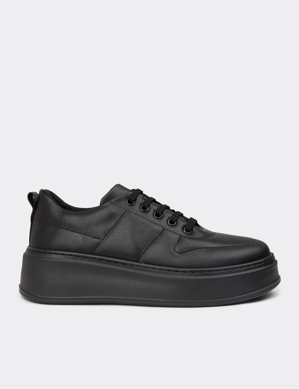Women's Black Sneakers - CE483ZSYHC03