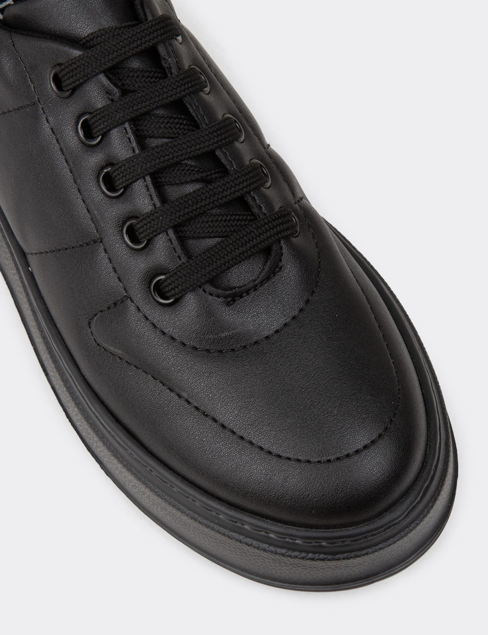 Women's Black Sneakers - CE483ZSYHC03