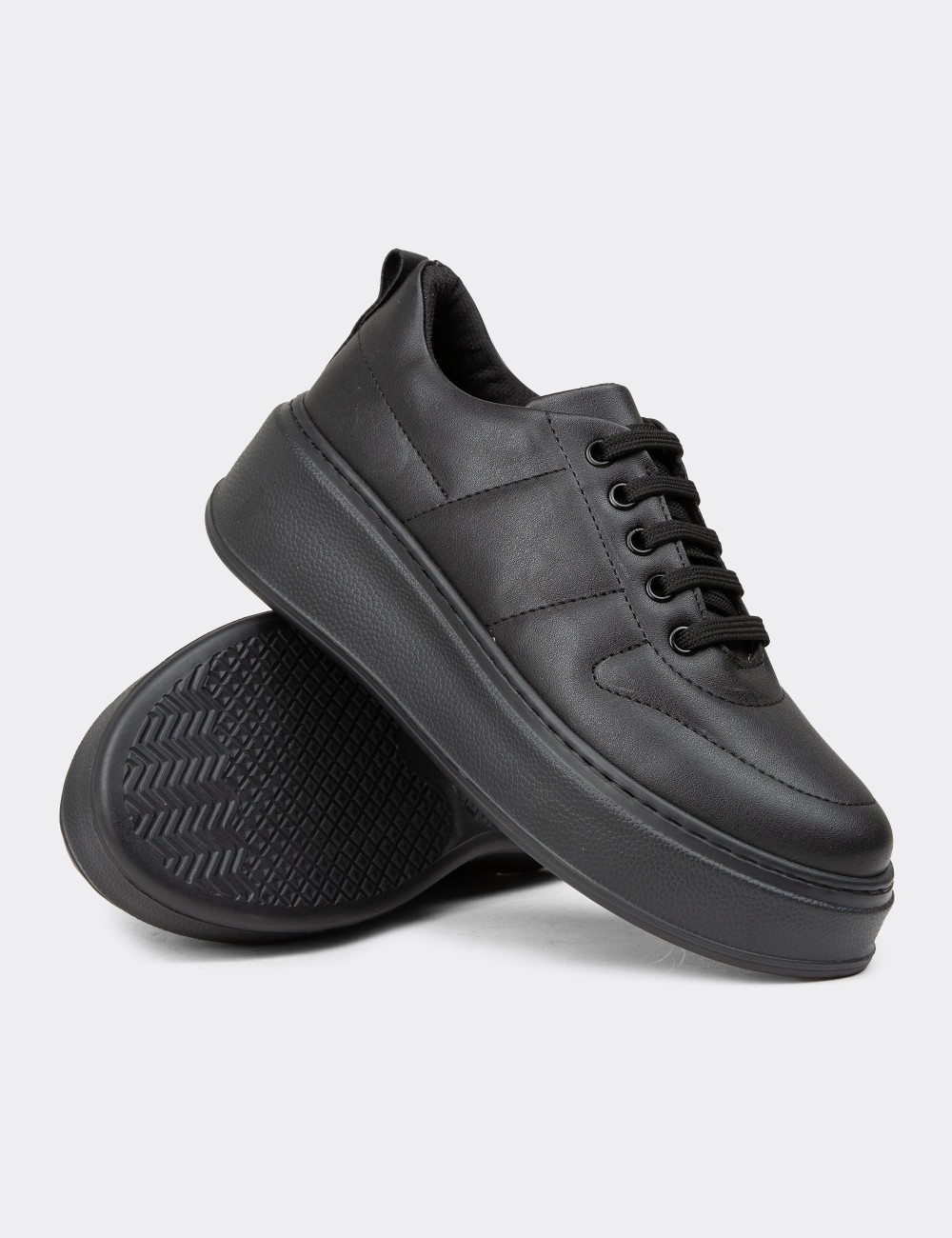Women's Black Sneakers - CE483ZSYHC03