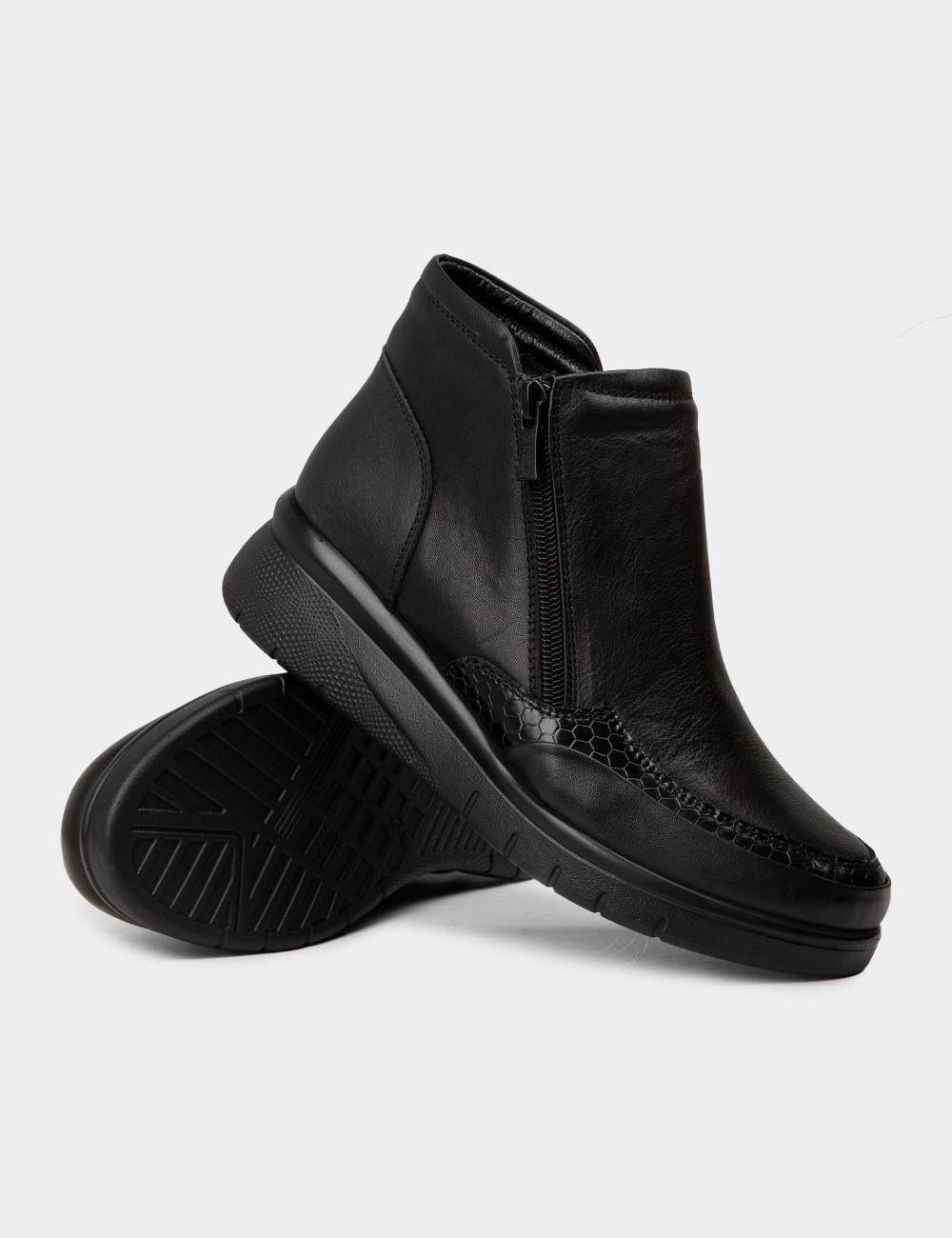 Women's Black Leather Boots - N0024ZSYHE01