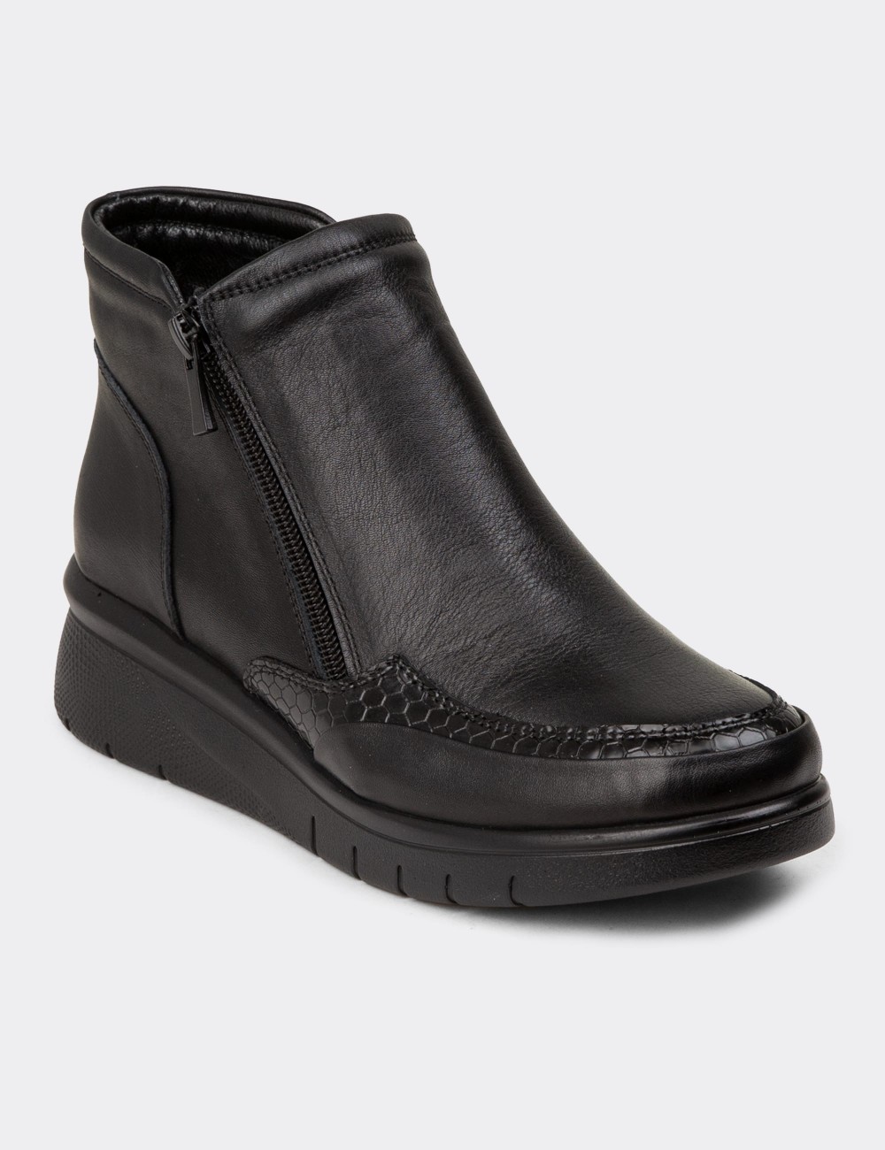 Women's Black Leather Boots - N0024ZSYHE01