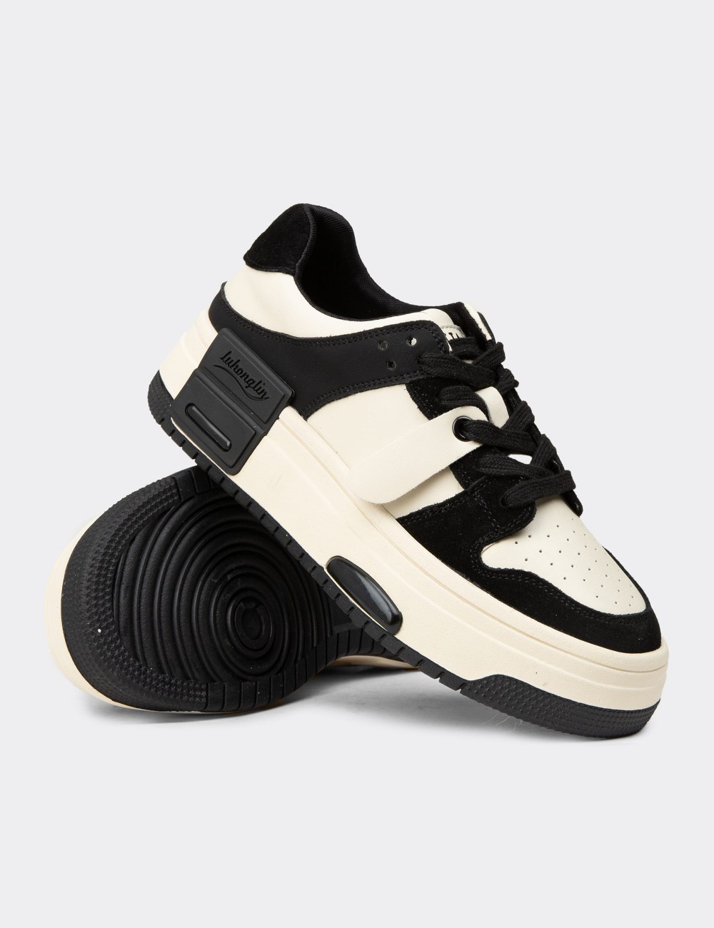 Women's Black Sneakers - 25358ZSYHC01