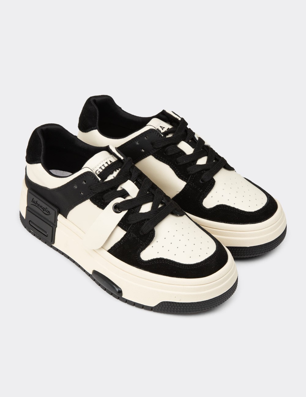 Women's Black Sneakers - 25358ZSYHC01