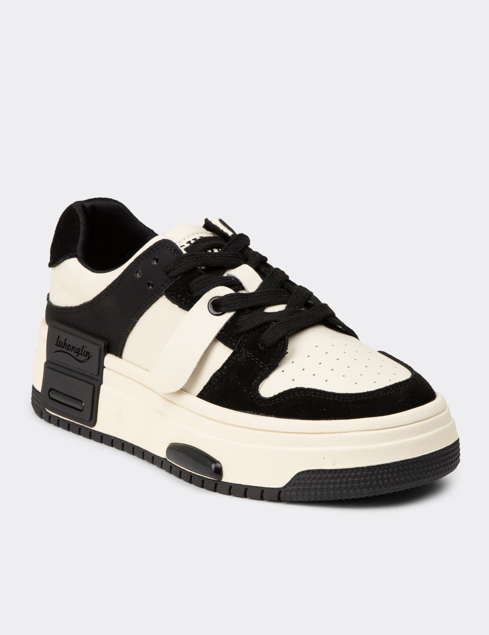 Women's Black Sneakers - 25358ZSYHC01