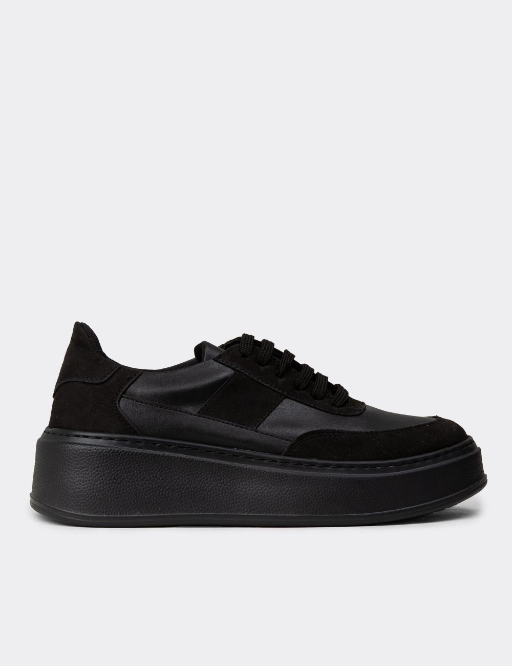 Women's Black Sneakers - CE488ZSYHC01