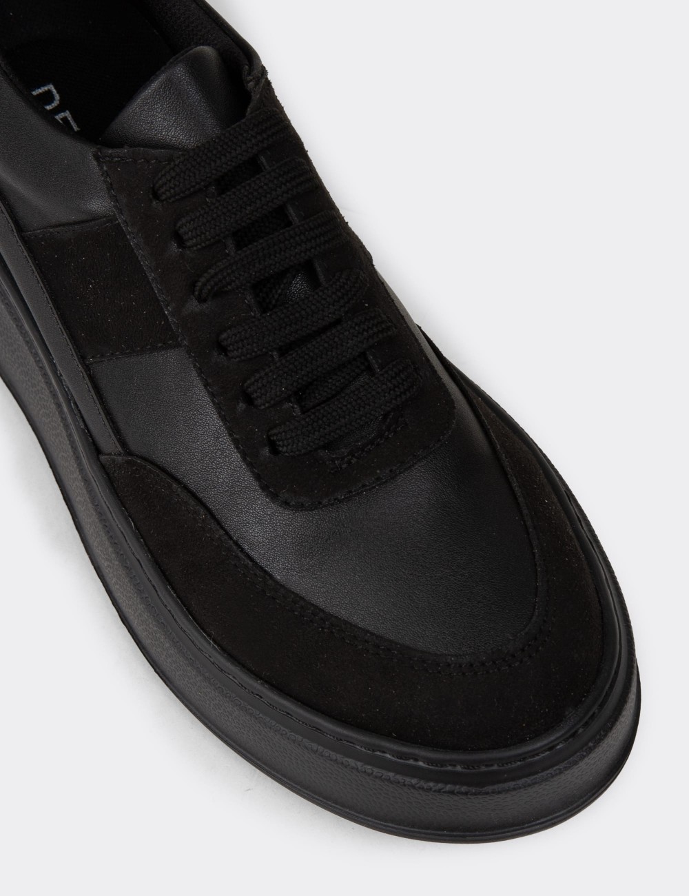 Women's Black Sneakers - CE488ZSYHC01