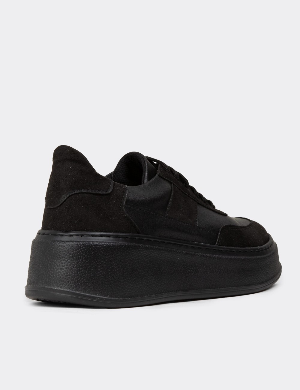Women's Black Sneakers - CE488ZSYHC01