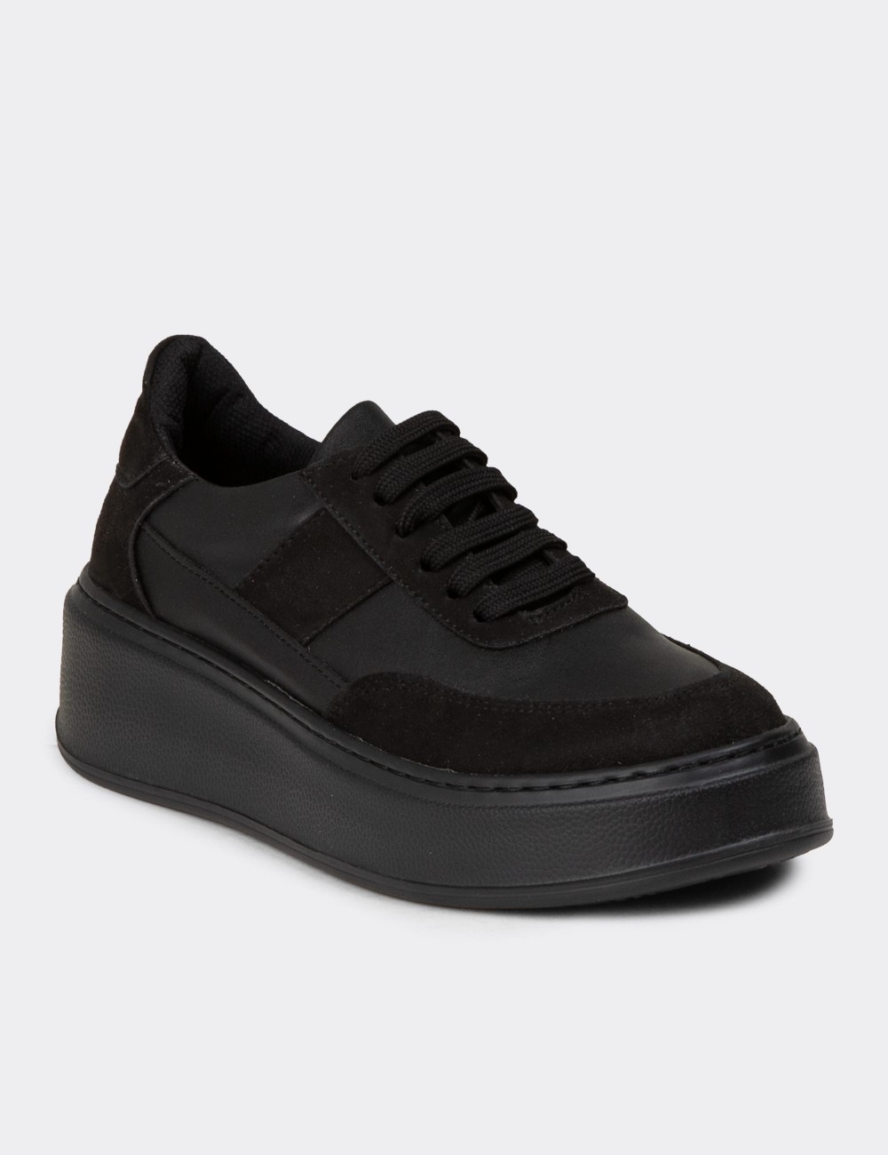 Women's Black Sneakers - CE488ZSYHC01