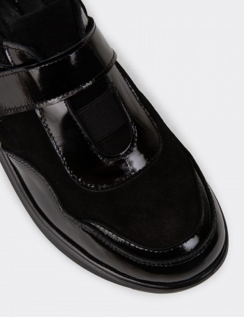 Women's Black Patent Leather Lace-up Shoes