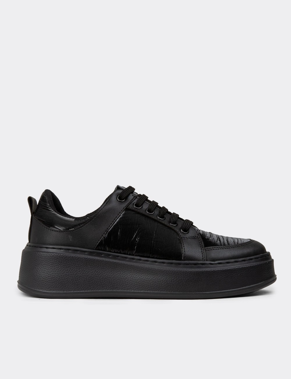 Women's Black Sneakers - CE491ZSYHC01 Women's Black Sneakers - CE491ZSYHC01