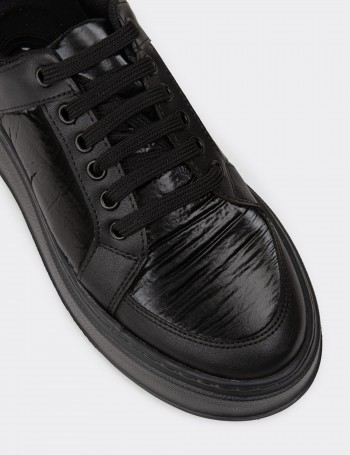 Women's Black Sneakers