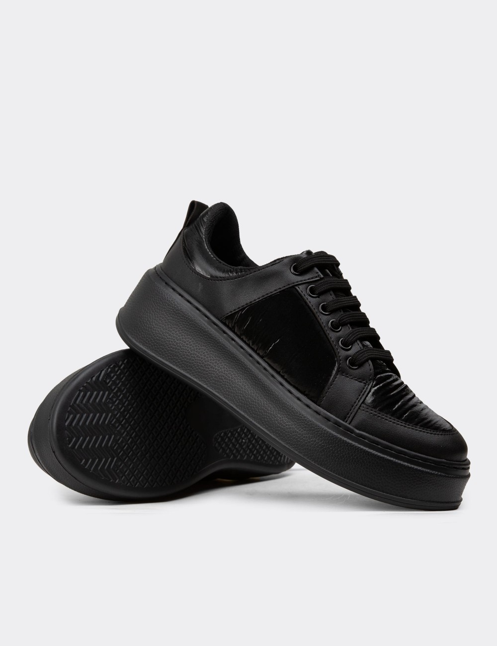 Women's Black Sneakers - CE491ZSYHC01 Women's Black Sneakers - CE491ZSYHC01