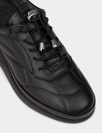 Women's Black Leather Lace-Up Shoes