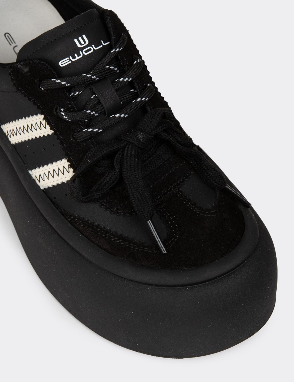 Women's Black Sneakers - E8004ZSYHC01 Women's Black Sneakers - E8004ZSYHC01