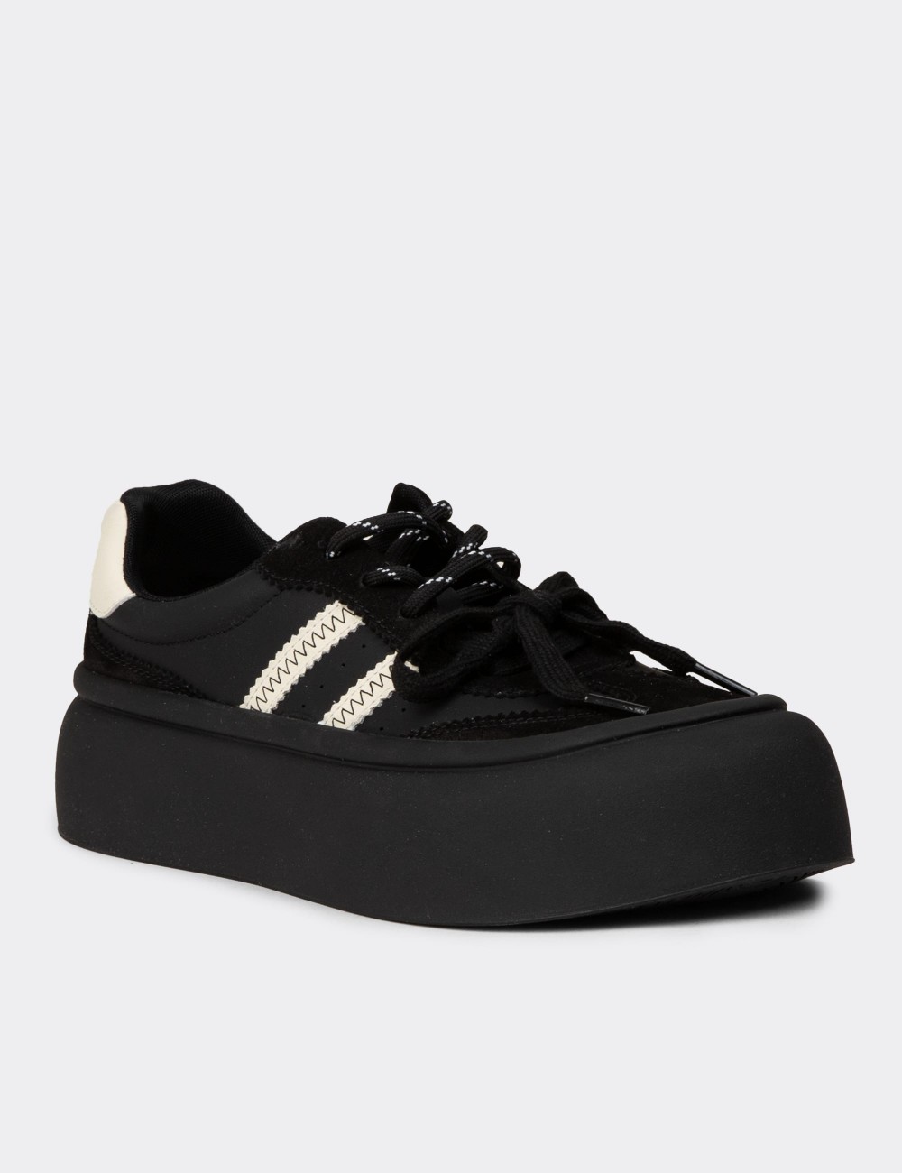 Women's Black Sneakers - E8004ZSYHC01 Women's Black Sneakers - E8004ZSYHC01