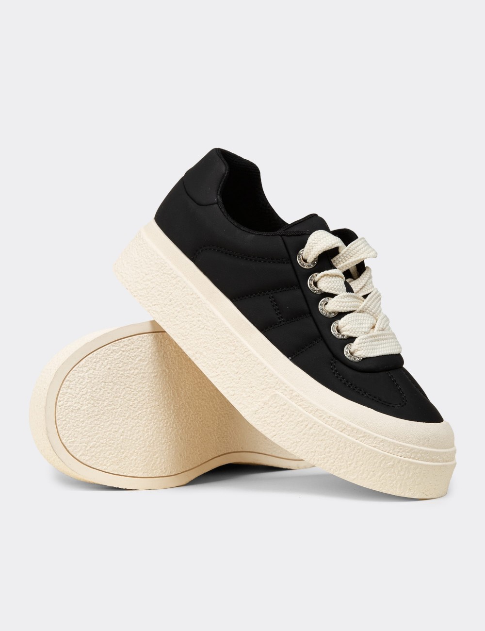 Women's Black Sneakers - E8020ZSYHC01 Women's Black Sneakers - E8020ZSYHC01