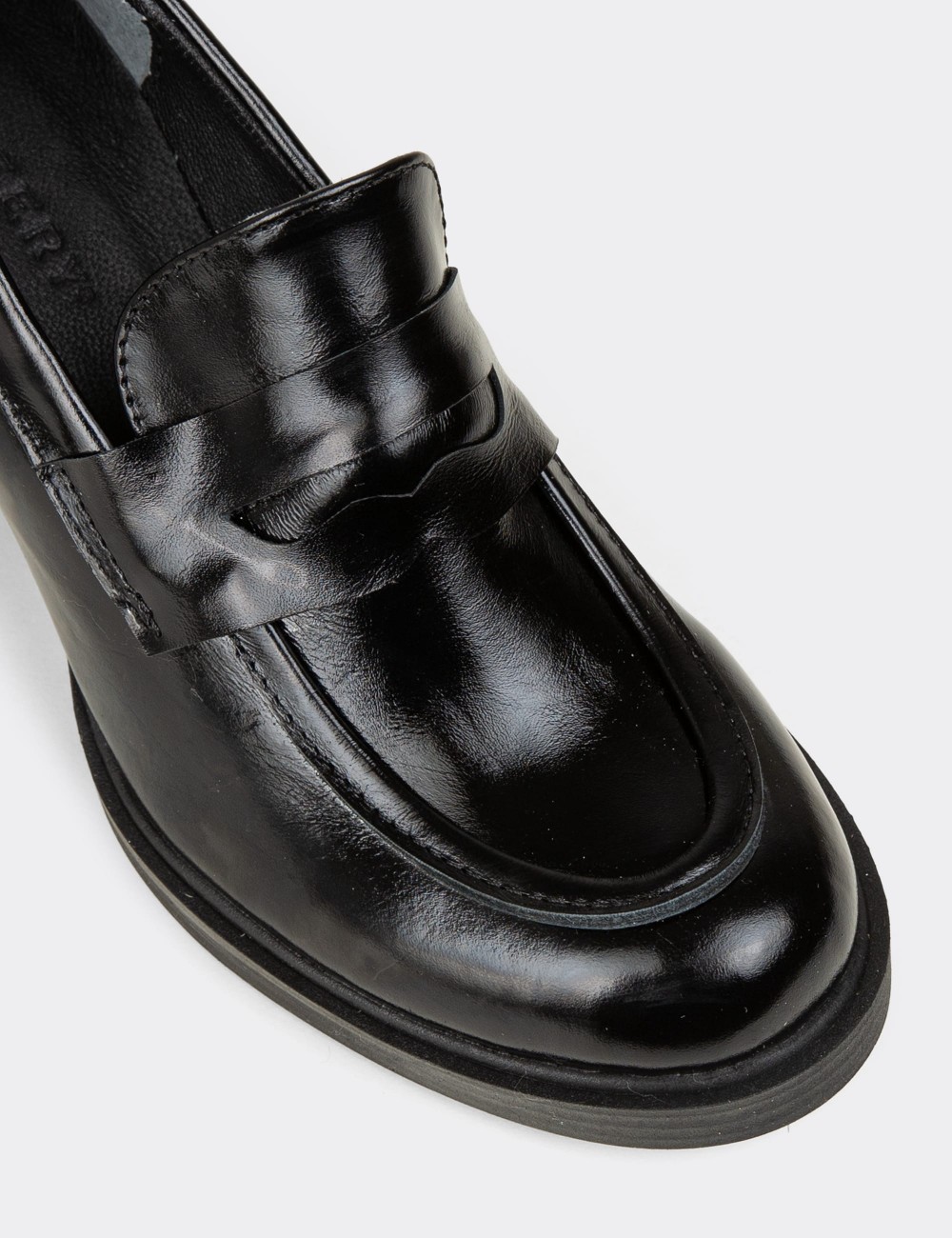 Women's Black Patent Leather Heeled Moccasins - M3176ZSYHC01