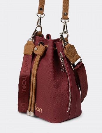 Benetton Women's Burgundy Shoulder Bag - B1650ZBRDY01