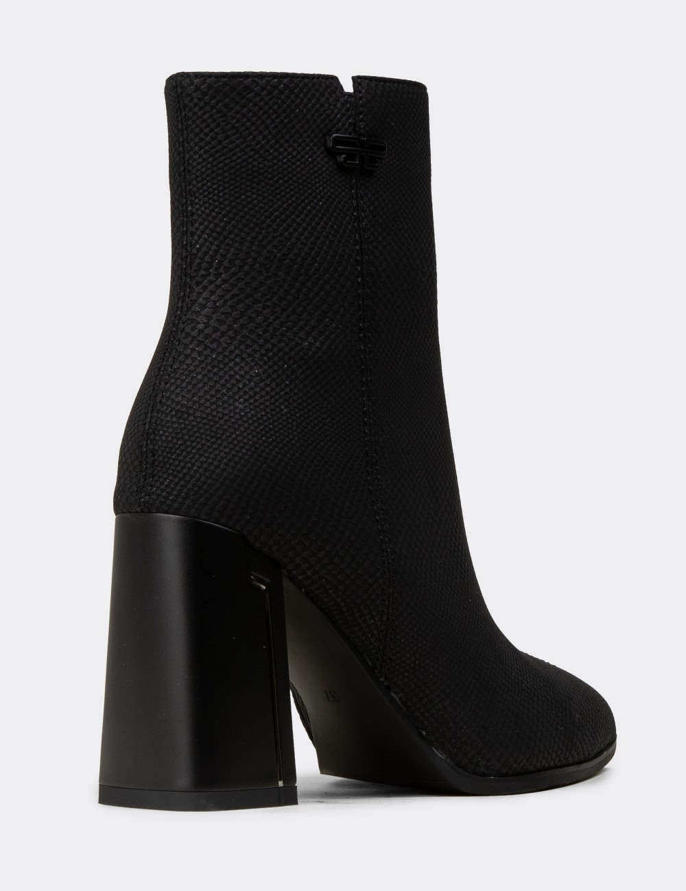 Women's Black Boots - 25137ZSYHC01