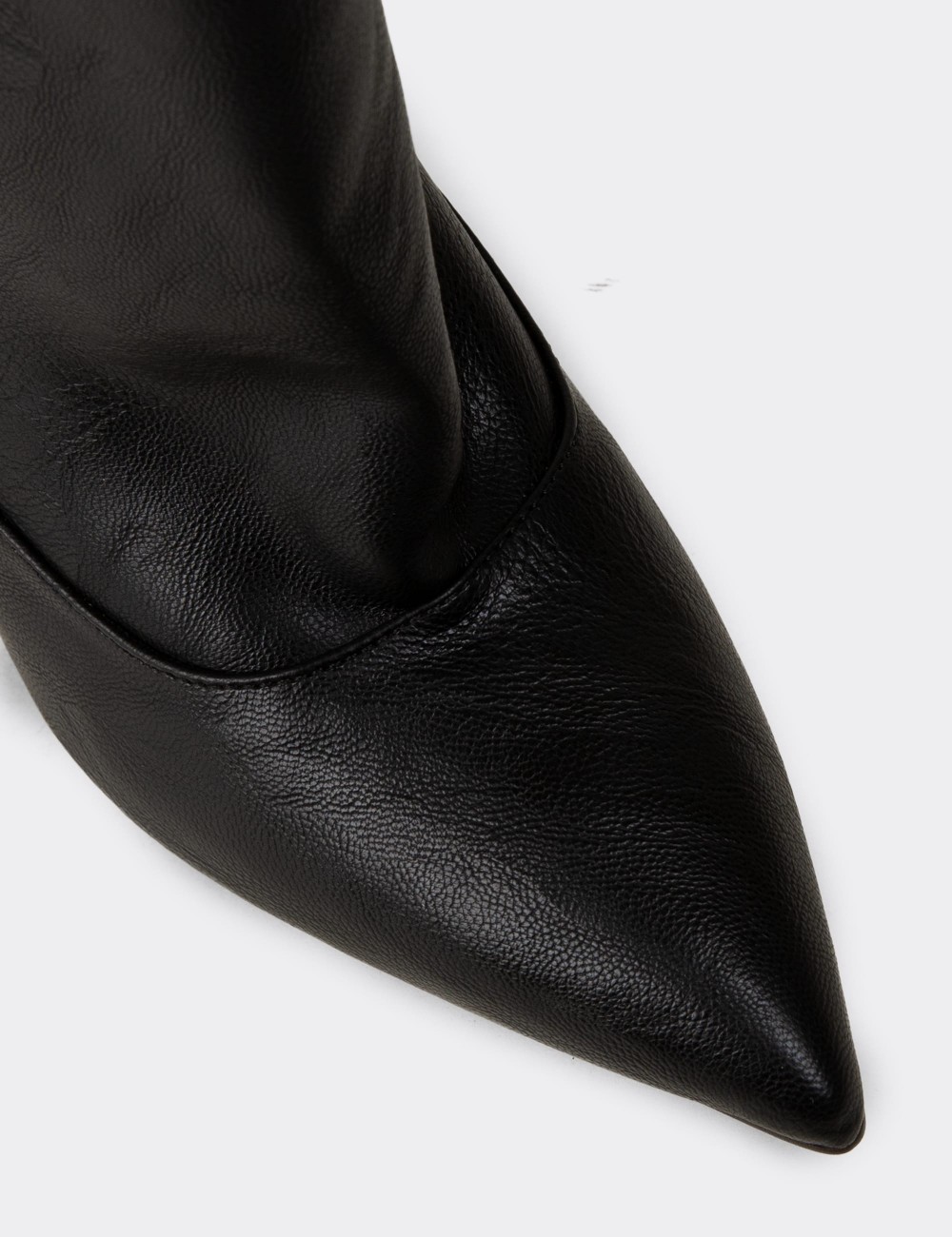 Women's Black Knee-High Boots - K5531ZSYHM01