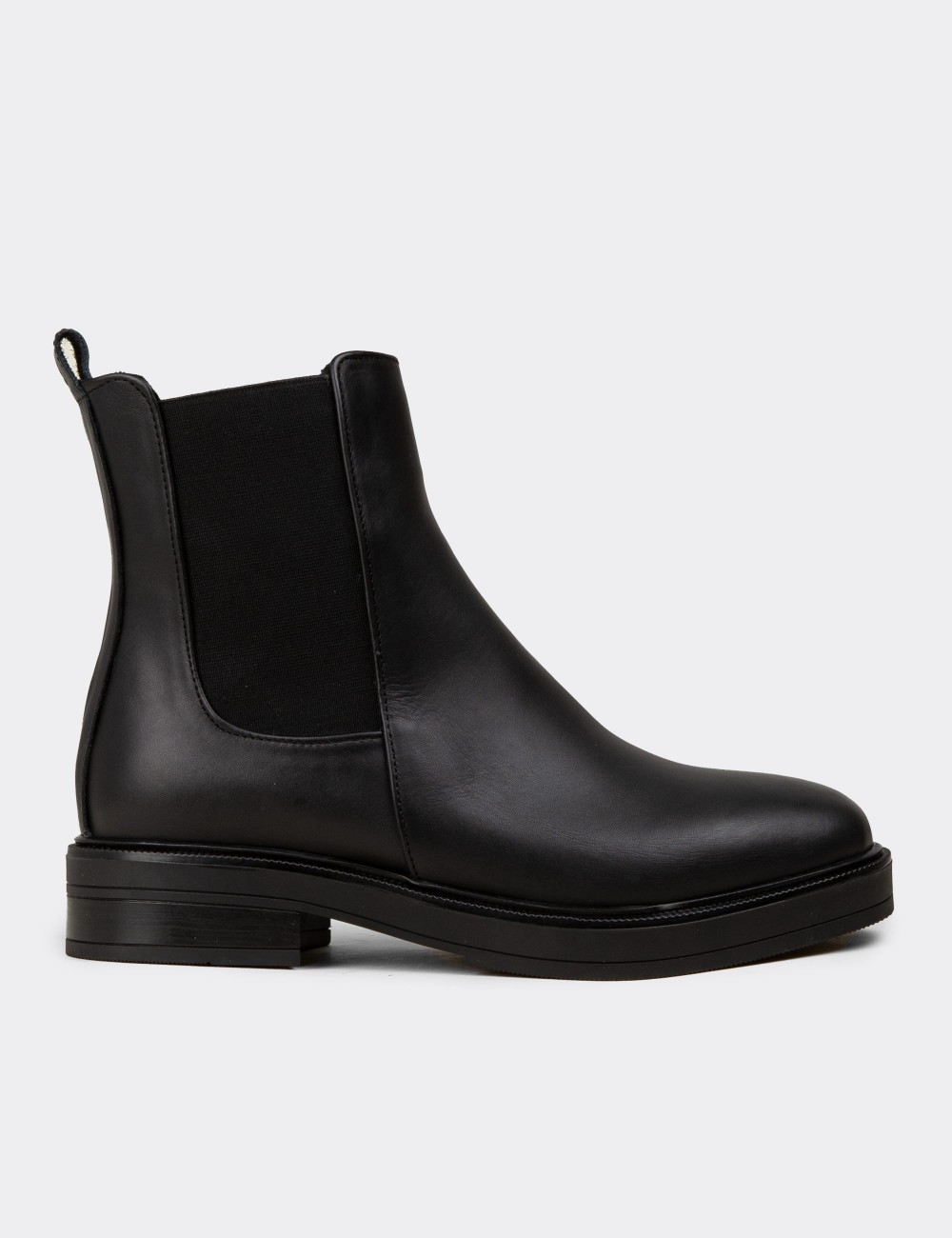 Women's Black Leather Chelsea Boots - M2173ZSYHC01