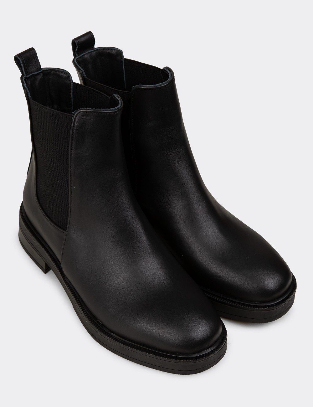 Women's Black Leather Chelsea Boots - M2173ZSYHC01
