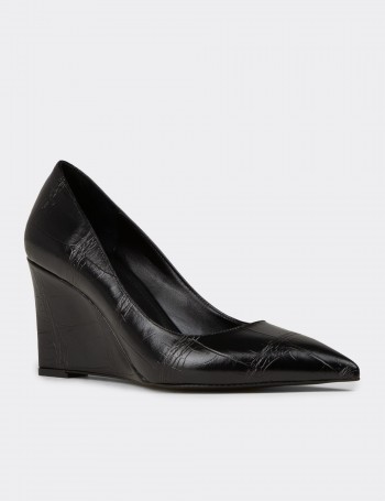 Women's Black Platform Heels with Crocodile Pattern