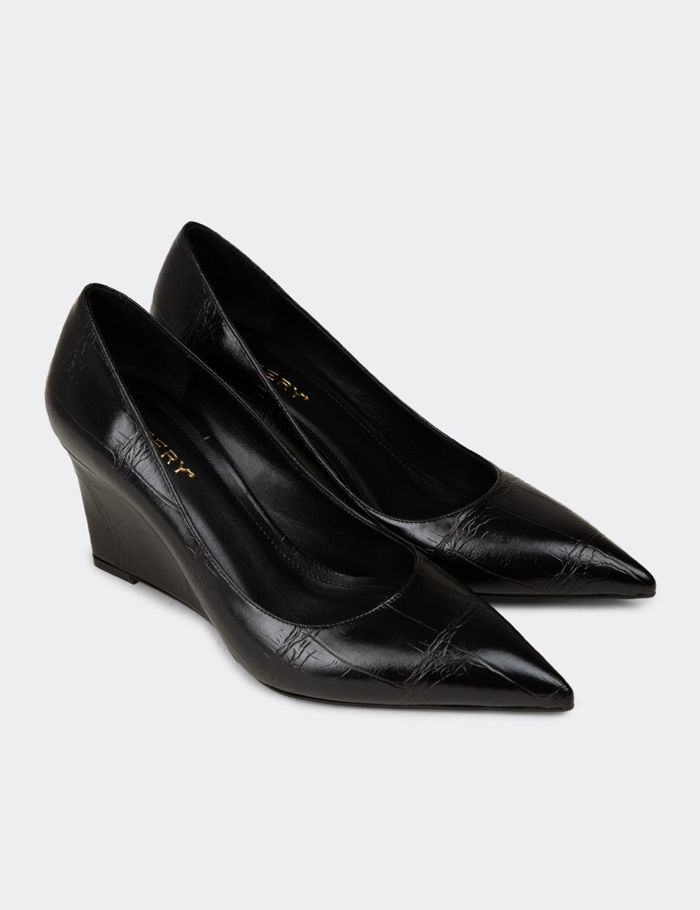 Women's Black Platform Heels with Crocodile Pattern - 10052ZSYHM01