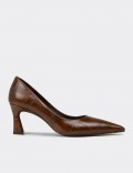 Women's Brown Crocodile Pattern Mid-Heel Stiletto