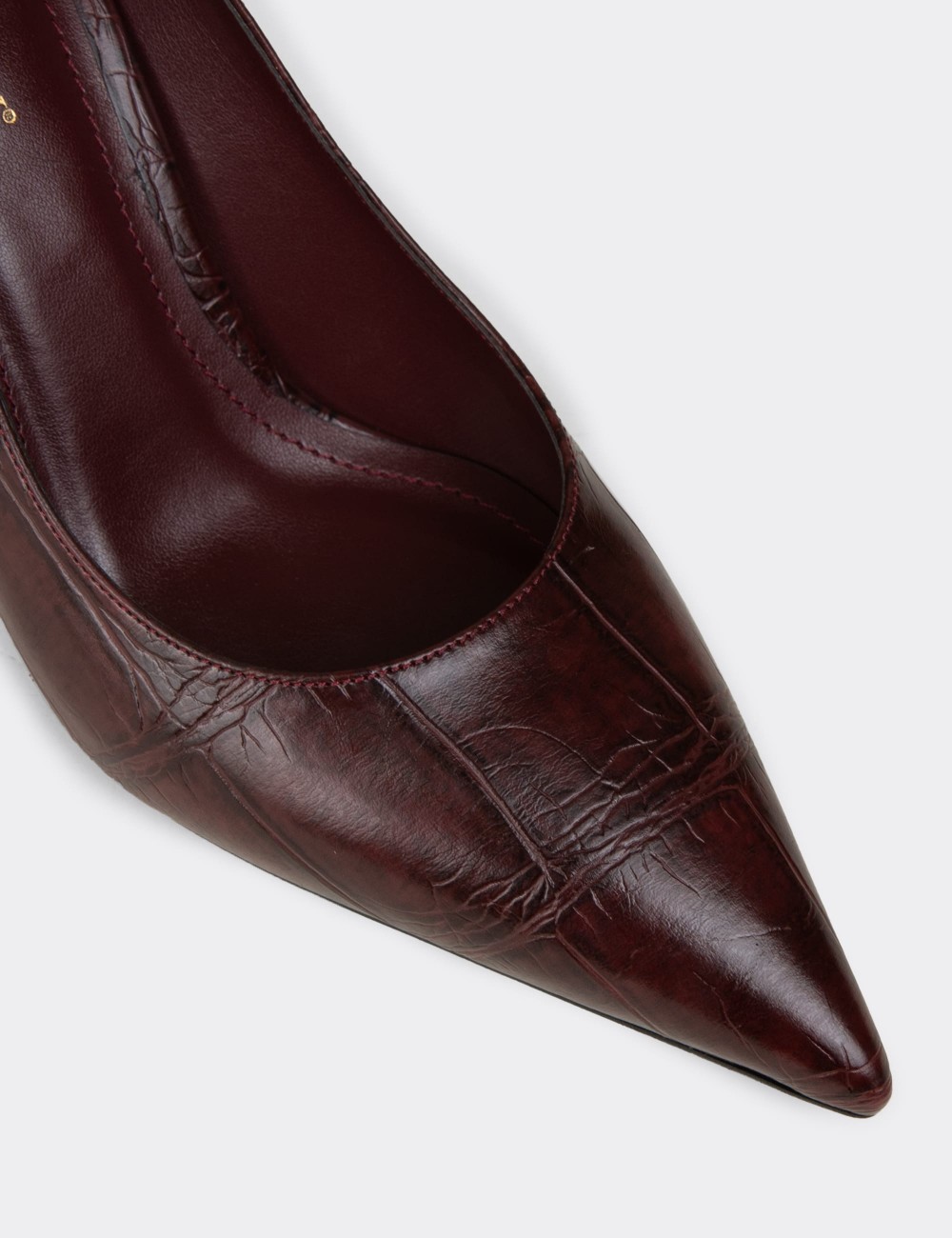 Women's Burgundy Croc-Embossed Mid-Heel Stiletto - V4030ZBRDM01