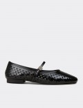 Women's Black Stone Detailed Flats
