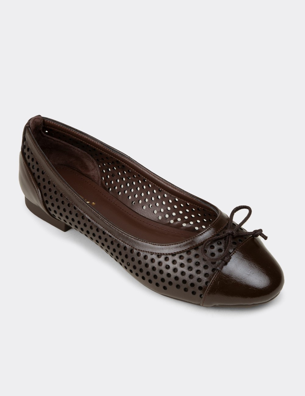 Women's Brown Perforated Ballet Flats - RD190ZKHVC01