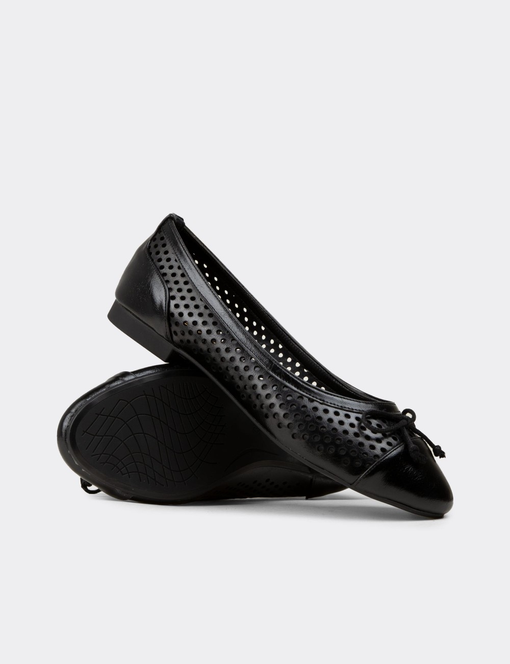 Women's Black Perforated Ballet Flats - RD190ZSYHC01