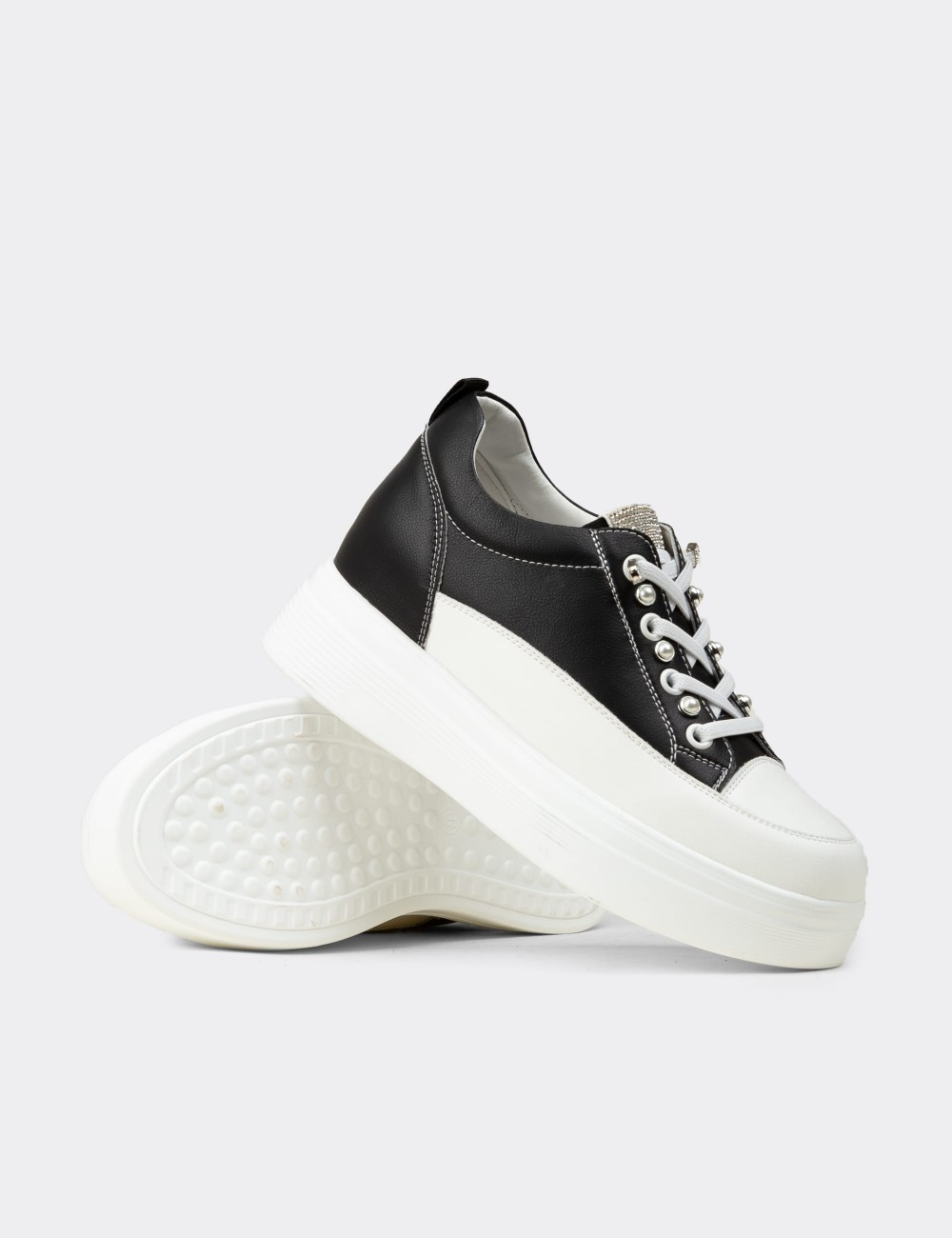 Women's Black Hidden Wedge Sneakers - K0120ZSYHC01