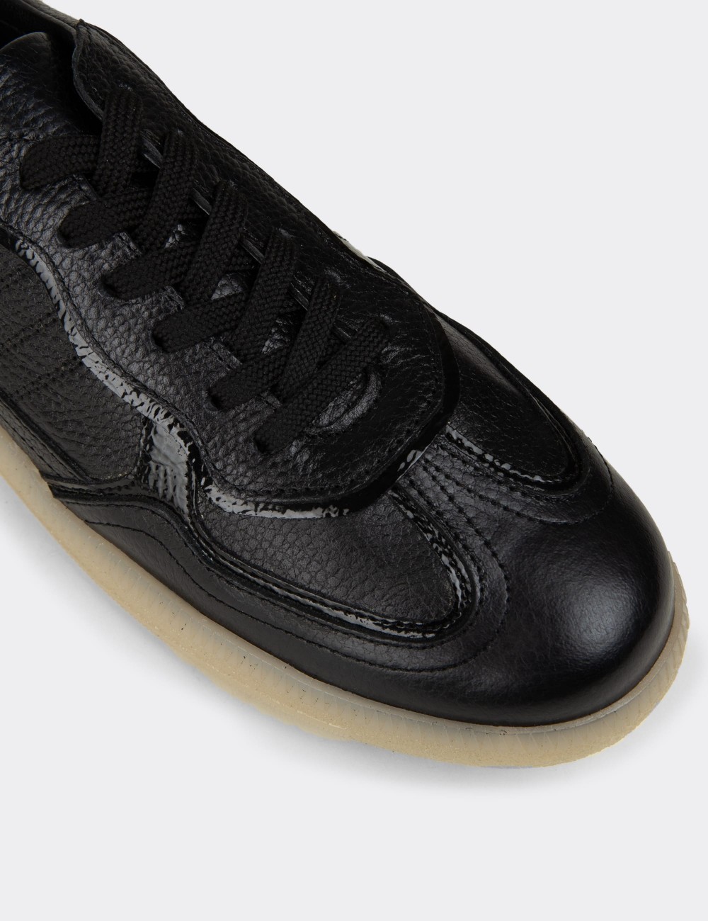 Women's Black Leather Minimalist Sneakers - R2601ZSYHC01