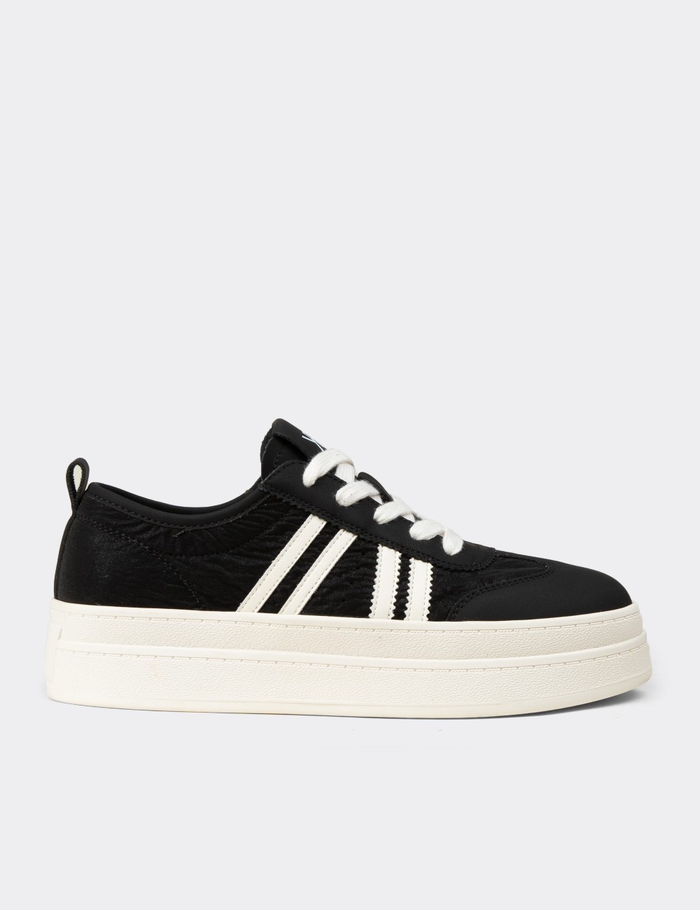 Women's Black Platform Sneakers - K1062ZSYHC01