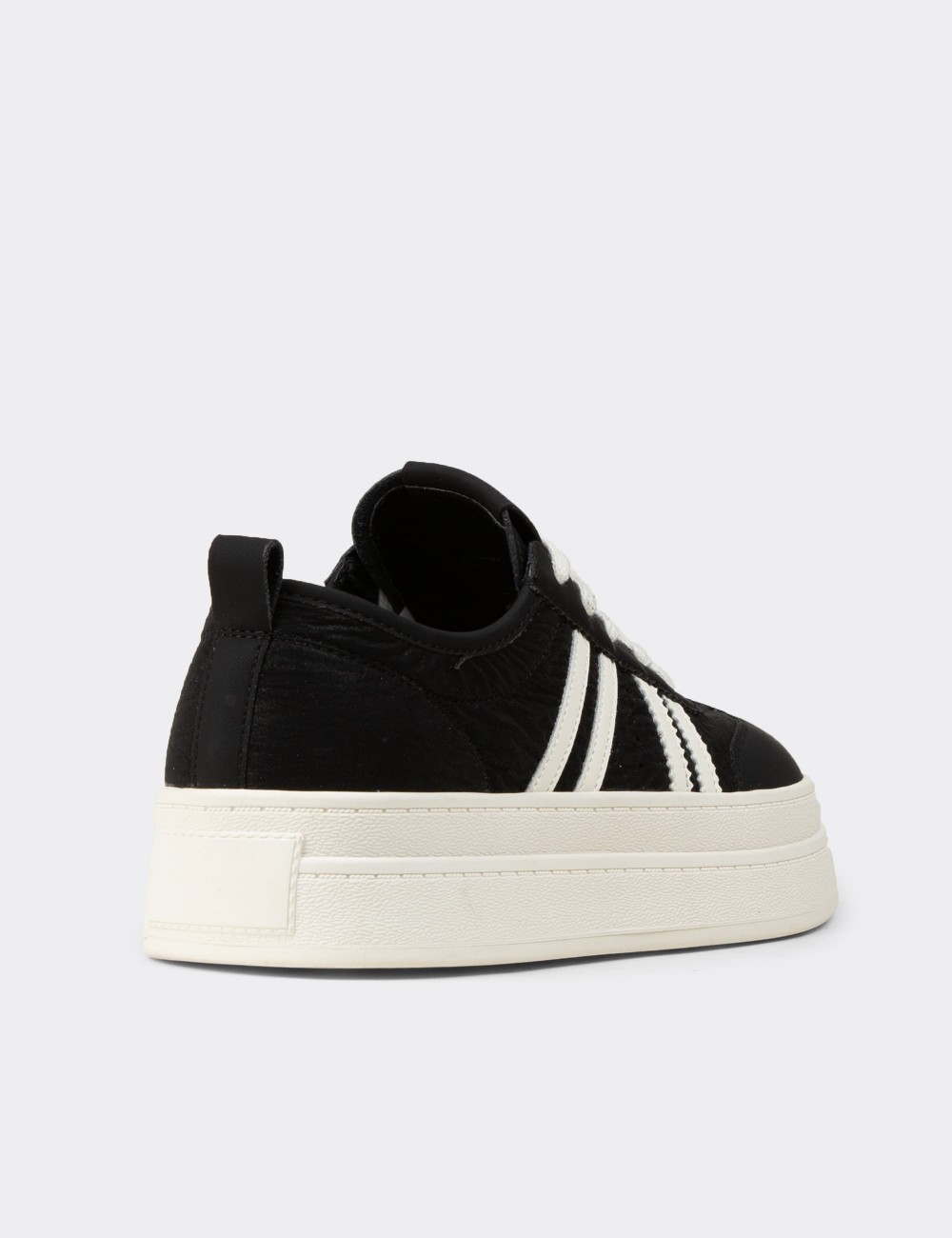Women's Black Platform Sneakers - K1062ZSYHC01