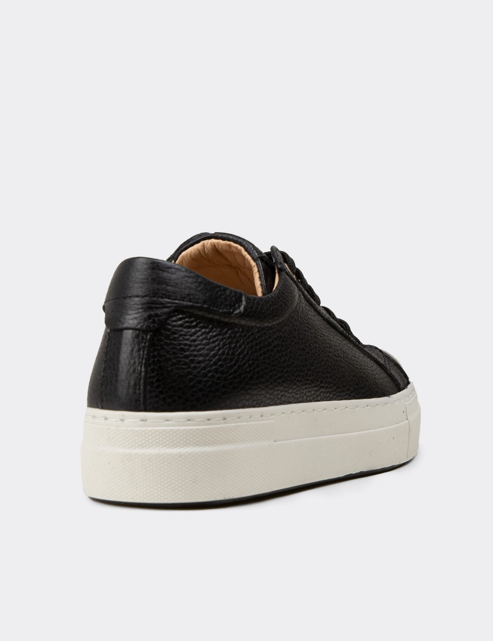 Women's Black Leather Sneakers - R2571ZSYHC01