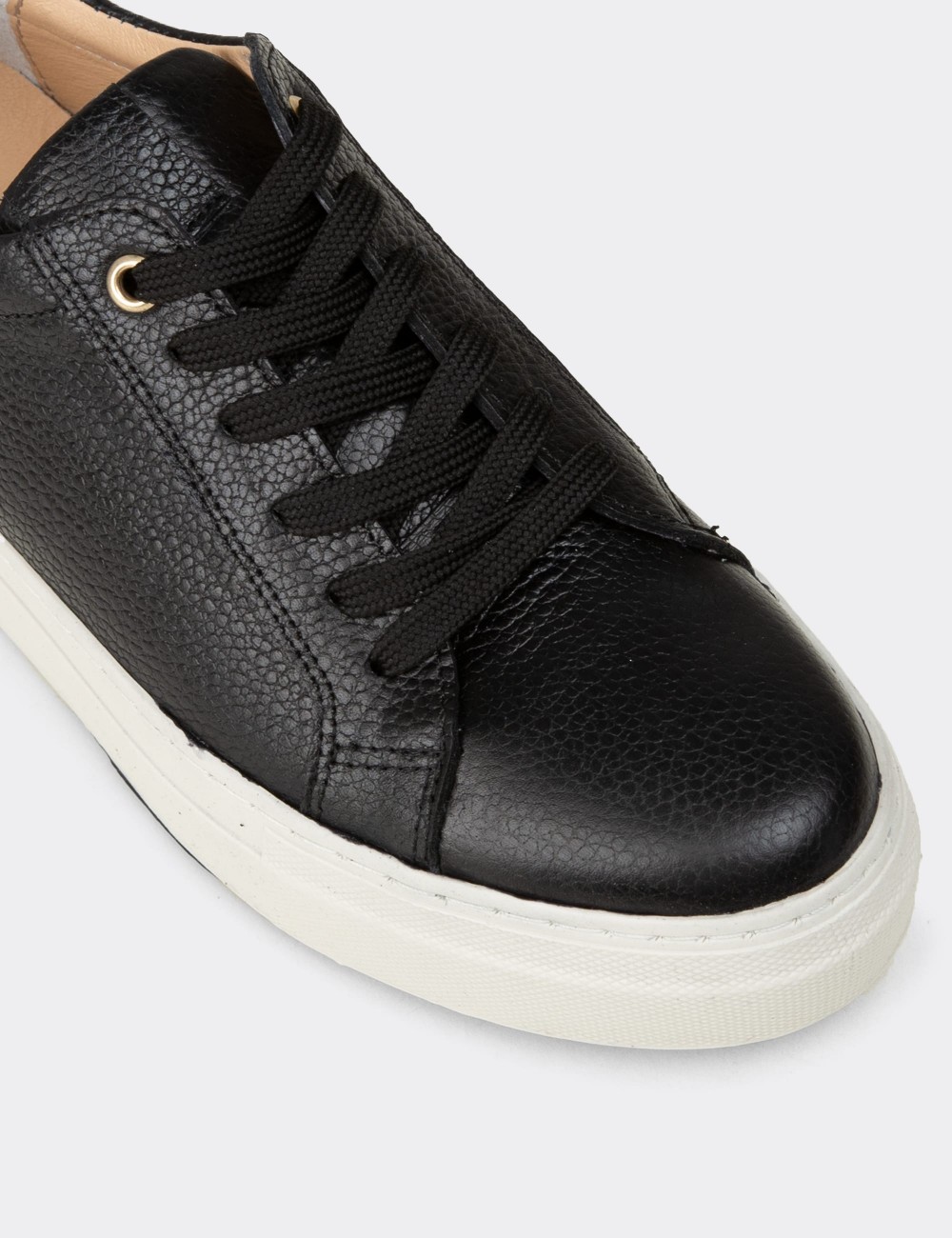 Women's Black Leather Sneakers - R2571ZSYHC01
