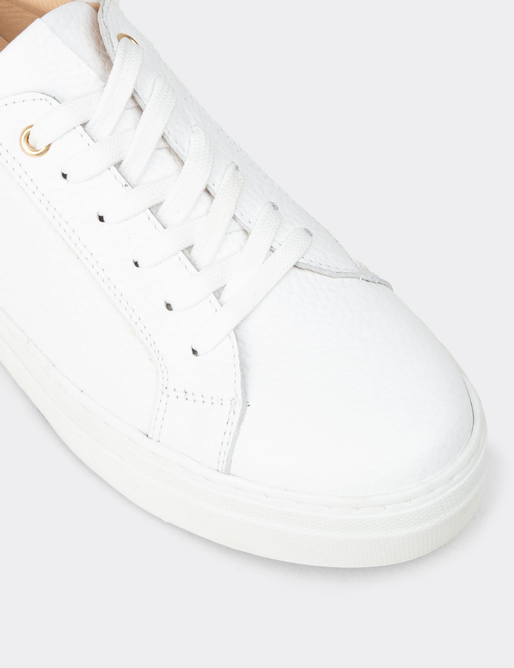 Women's White Leather Sneakers - R2571ZBYZC01