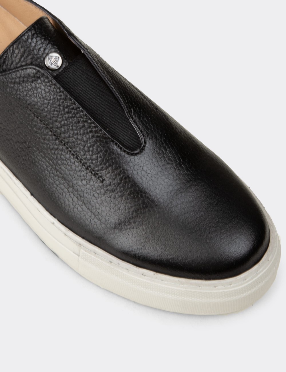 Women's Black Leather Sneakers - R2233ZSYHC02