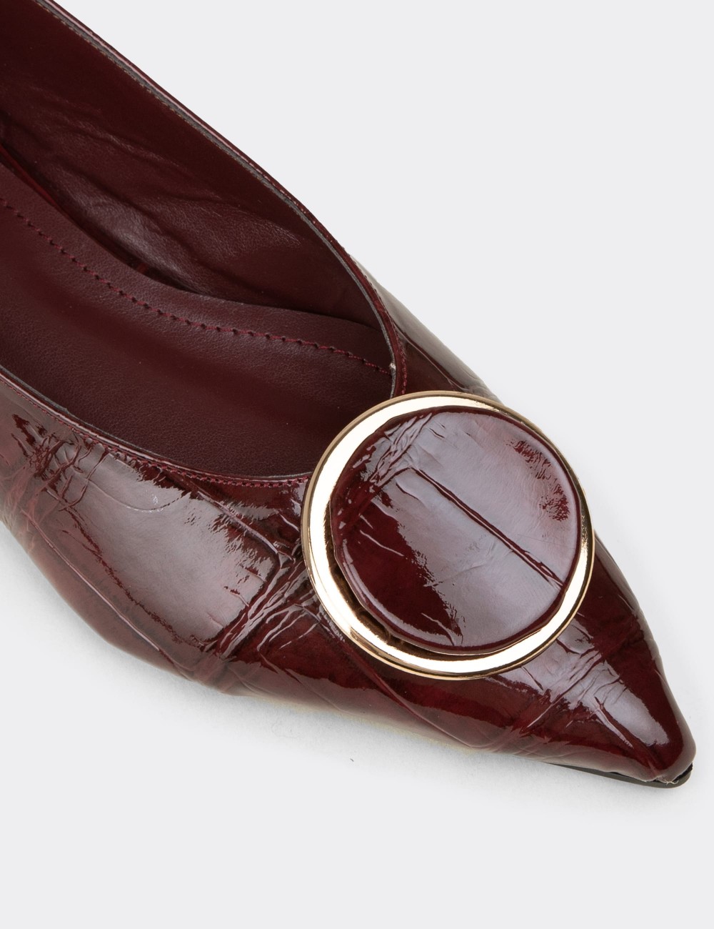 Women's Burgundy Pointed Toe Buckled Flats - RD923ZBRDM01