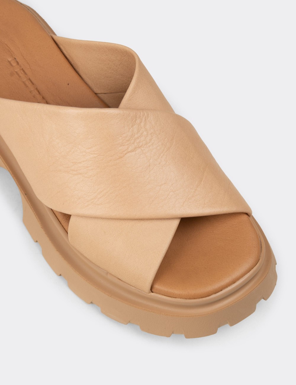 Women's Beige Leather Platform Sandals - L2519ZBEJP01