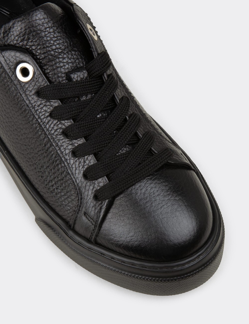 Women's Black Leather Sneakers - 00502ZSYHE03