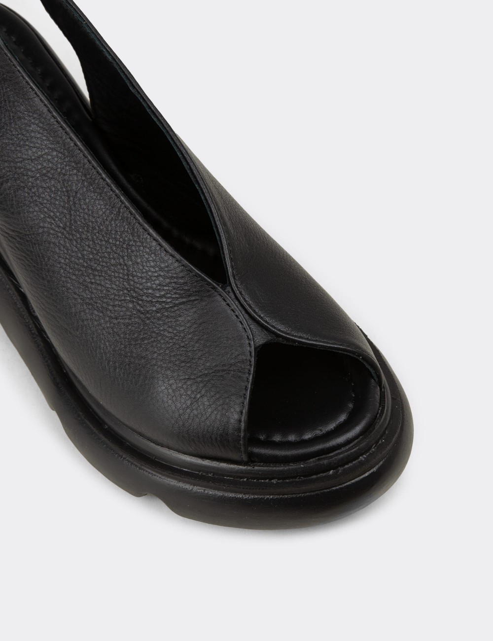 Women's Black Leather Sandals - Z7672ZSYHP01