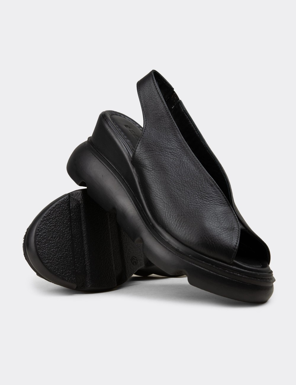 Women's Black Leather Sandals - Z7672ZSYHP01