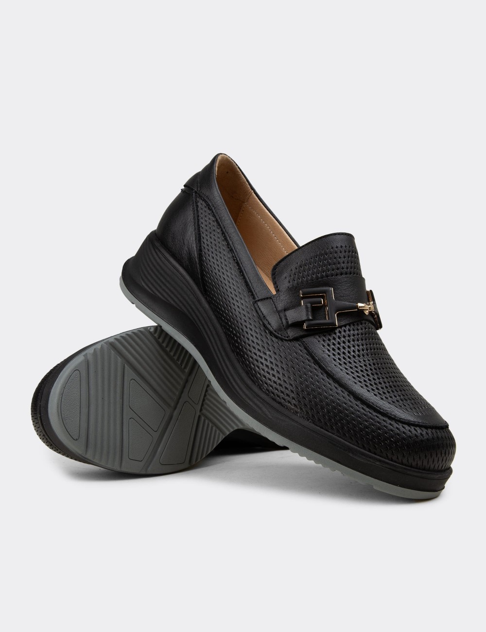 Women's Black Leather Loafers - N0277ZSYHC01